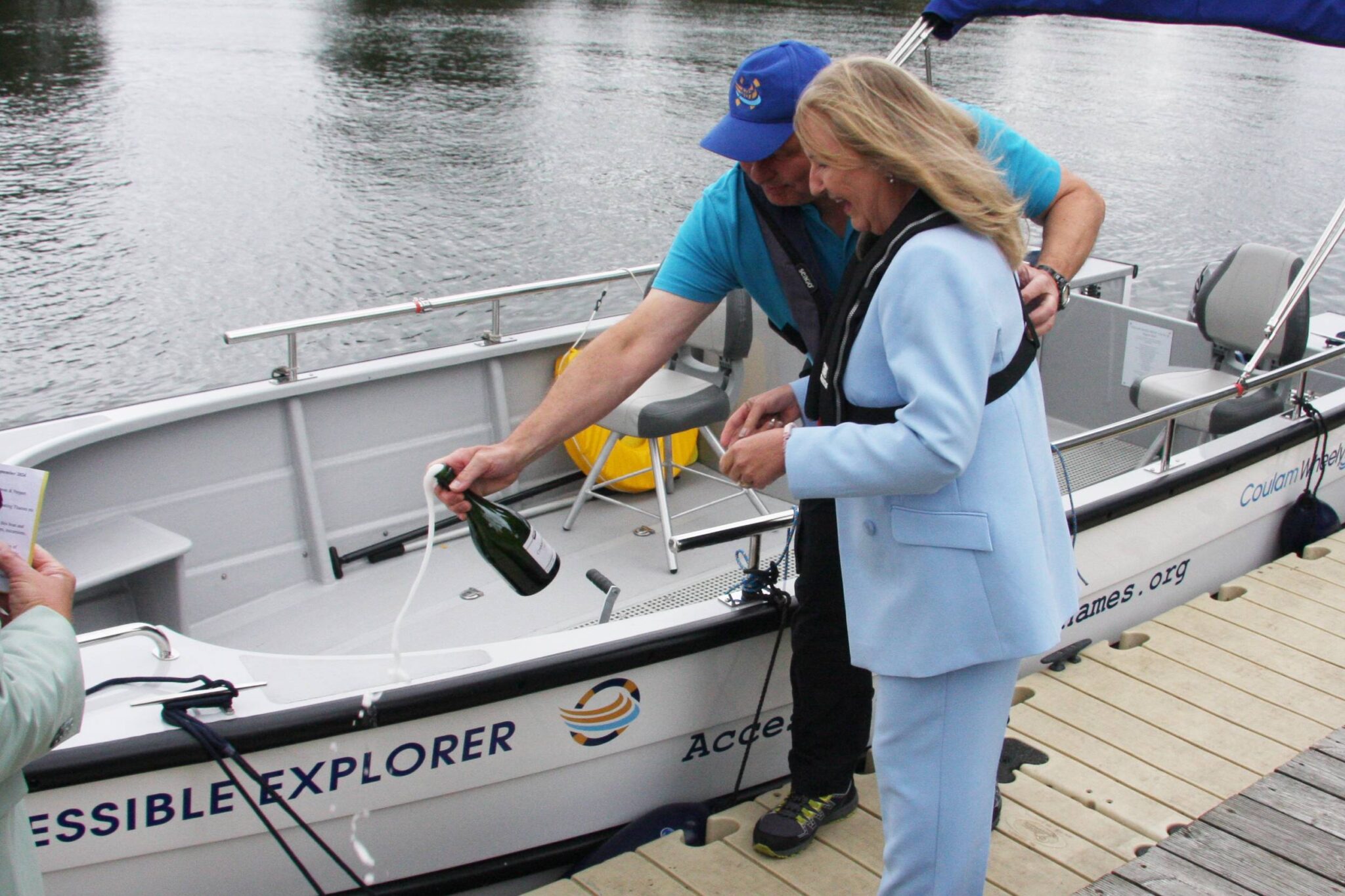 Wheelchair Raft Accessible Boating Thames' fab new 'wheelyboat' • Round and About ...