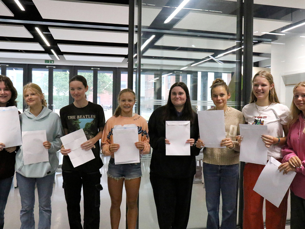 Queen Anne’s School recorded an excellent set of GCSE Results with 64% at grades 9-7 (A*-A).