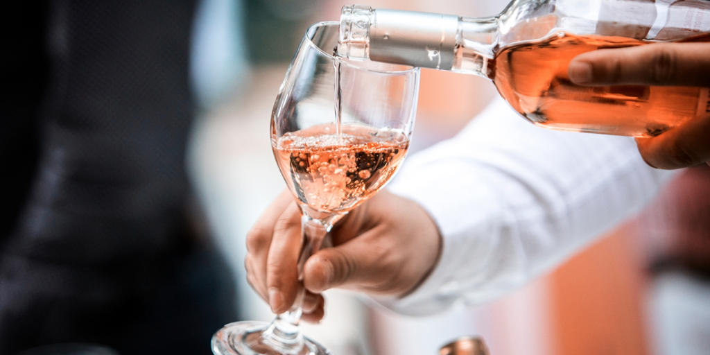 Round & About’s resident wine columnist, Giles Luckett reveals his pick of the bunch summer rose wine