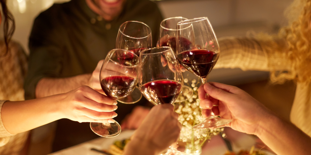 Round and About Magazine’s wine columnist, Giles Luckett, gives his recommendations for cracking Christmas wine