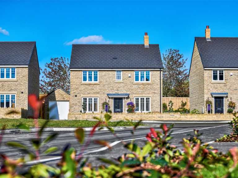 Taylor Wimpey reopens showhomes Oxfordshire • Round & About Magazine